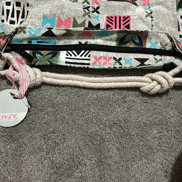 BNWT Dakine zip tote - Picture 4 of 6
